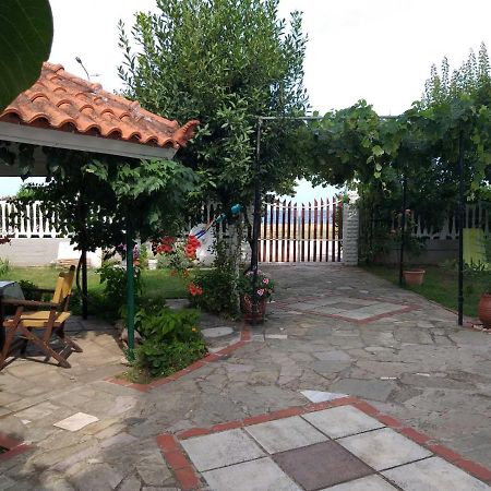 Villa Iris Nea Vrasna Exterior photo